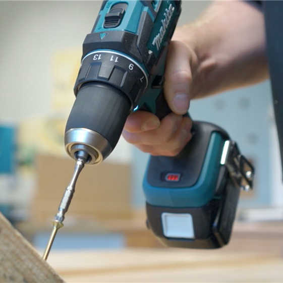 Аккумуляторная дрель-шуруповерт Makita DDF480Z