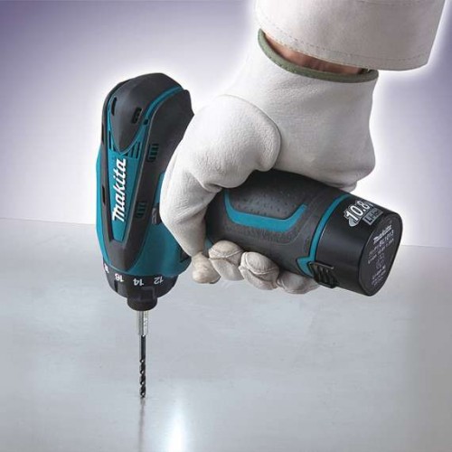 Винтоверт СХТ Makita DF030DZ