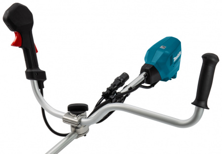 Аккумуляторная травокосилка Makita UR101CZ