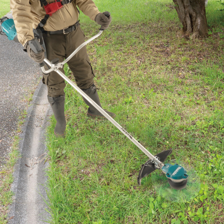 Травокосилка XGT Makita UR002GZ05