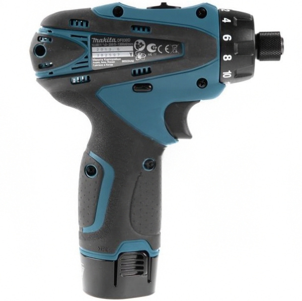 Винтоверт СХТ Makita DF030DWE