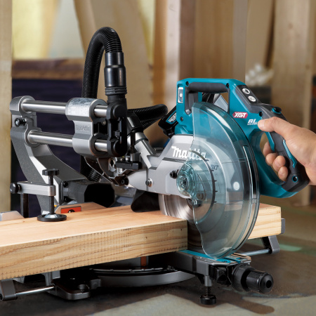 Консольная торцовочная пила XGT 216 Makita LS002GZ01